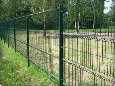 Green 3D security fences are surrounding the garden.