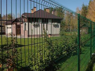 Green 3D security fences are surrounding the residence.