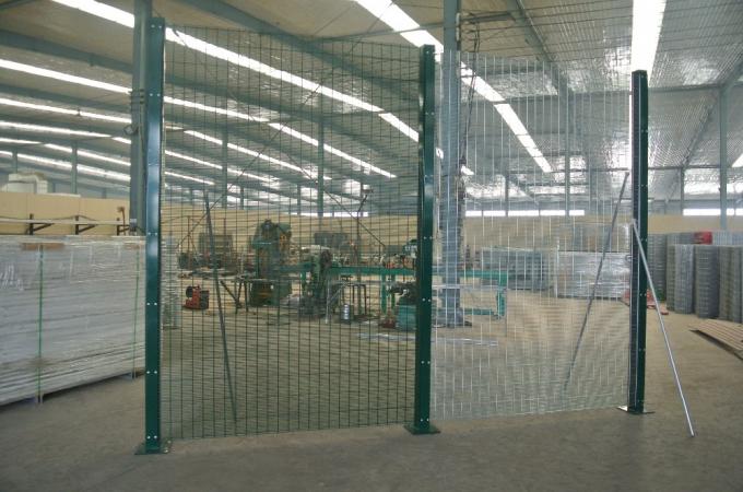 Anti Resistant Clear Vu Fence Panels / Clearvu Fencing Highly Attractive 10