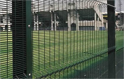 3510 security fence with V beams offers safety protection for grass land