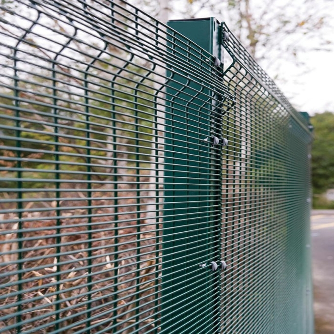 358 high security wire fence 12.7mm x 76.20mm diameter 3.00mm/4.00mm powder coated RAL 9001 2