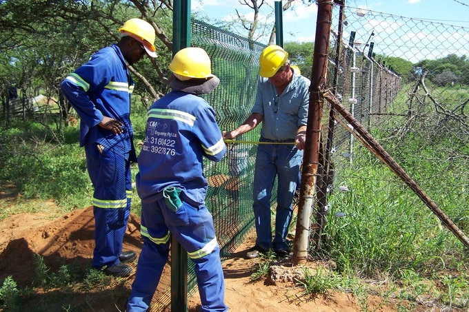 ultra 358 vinyl welded mesh security fencing 4mm 76.2*12.7mm for prisons, airports, laboratories, secure hospitals 6